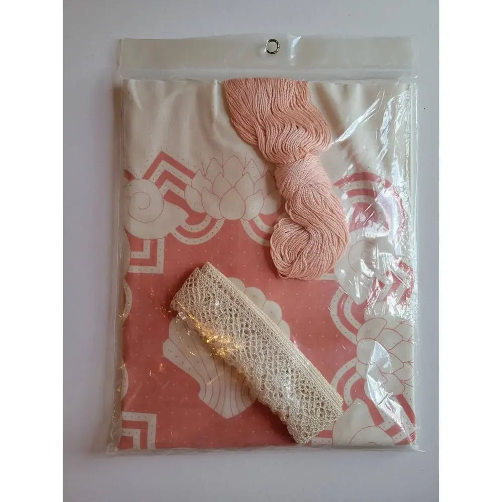 Janlynn Charmin Chainstitching Kit #35-21 Seashell on Peach Pillow Case Kit